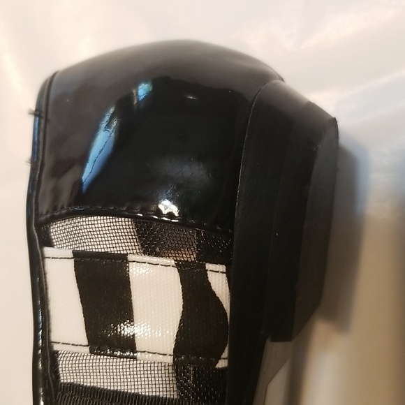 J RENEE Sz 7M Flats, Black & White Patent with zebra design on side, EUC - Picture 5 of 6
